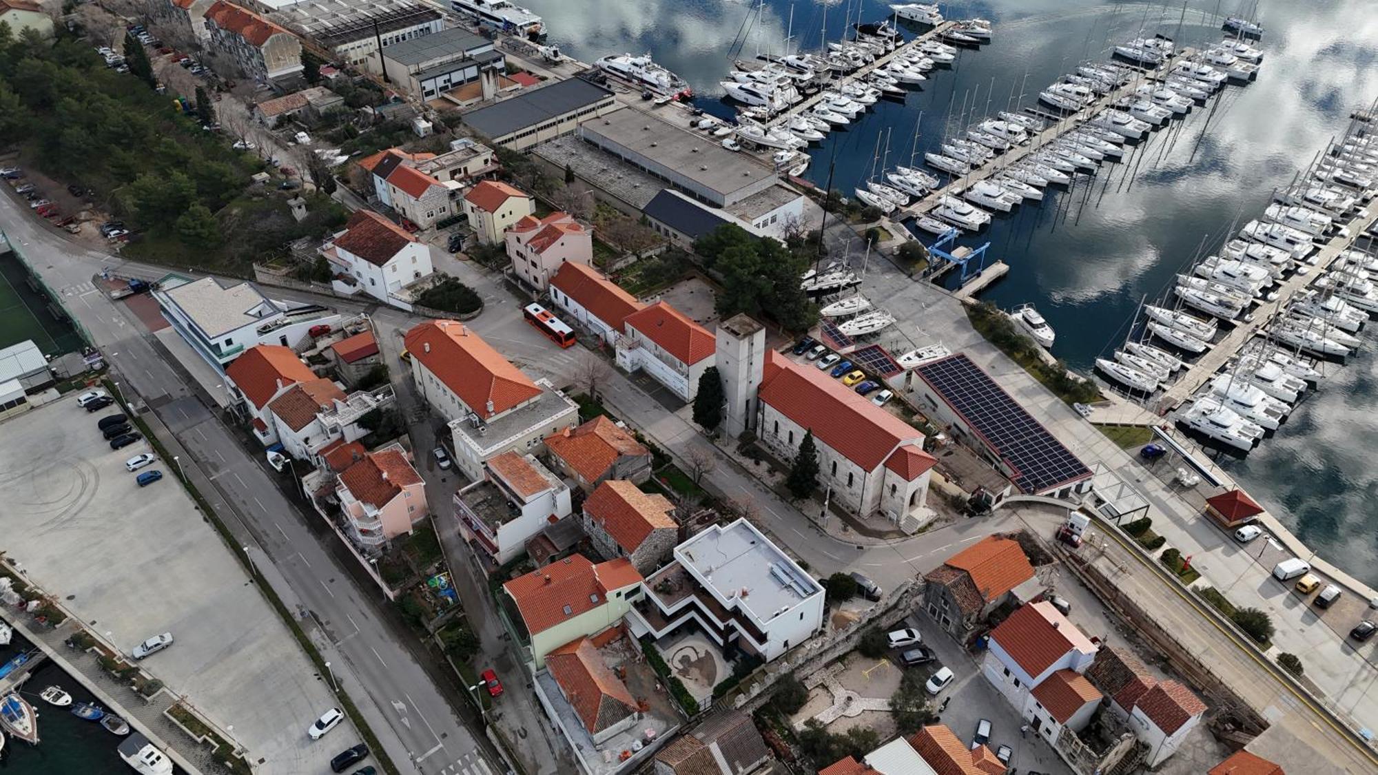 Basic Mansion + Ξενοδοχείο Σίμπενικ Εξωτερικό φωτογραφία