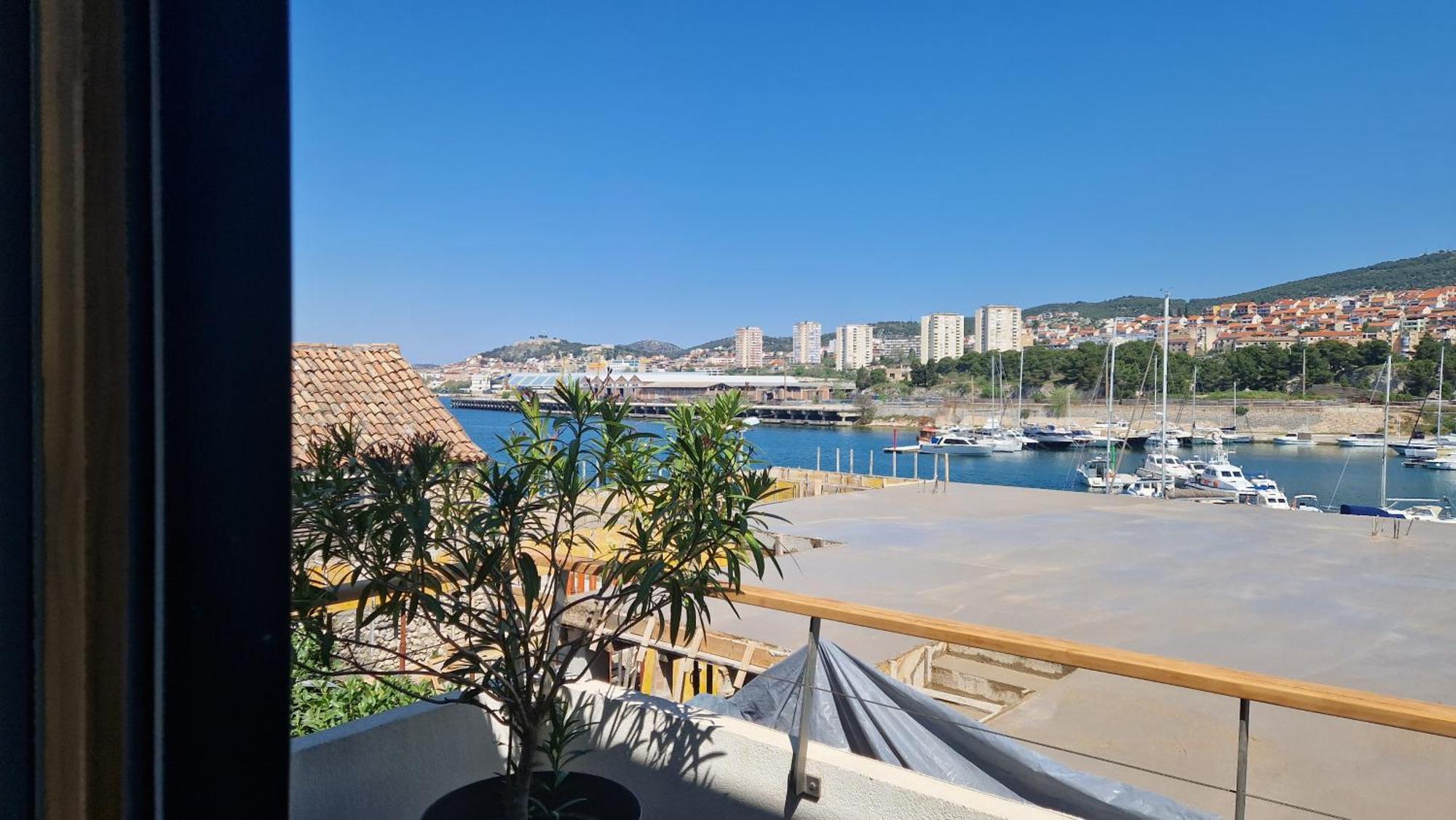 Basic Mansion + Ξενοδοχείο Σίμπενικ Εξωτερικό φωτογραφία