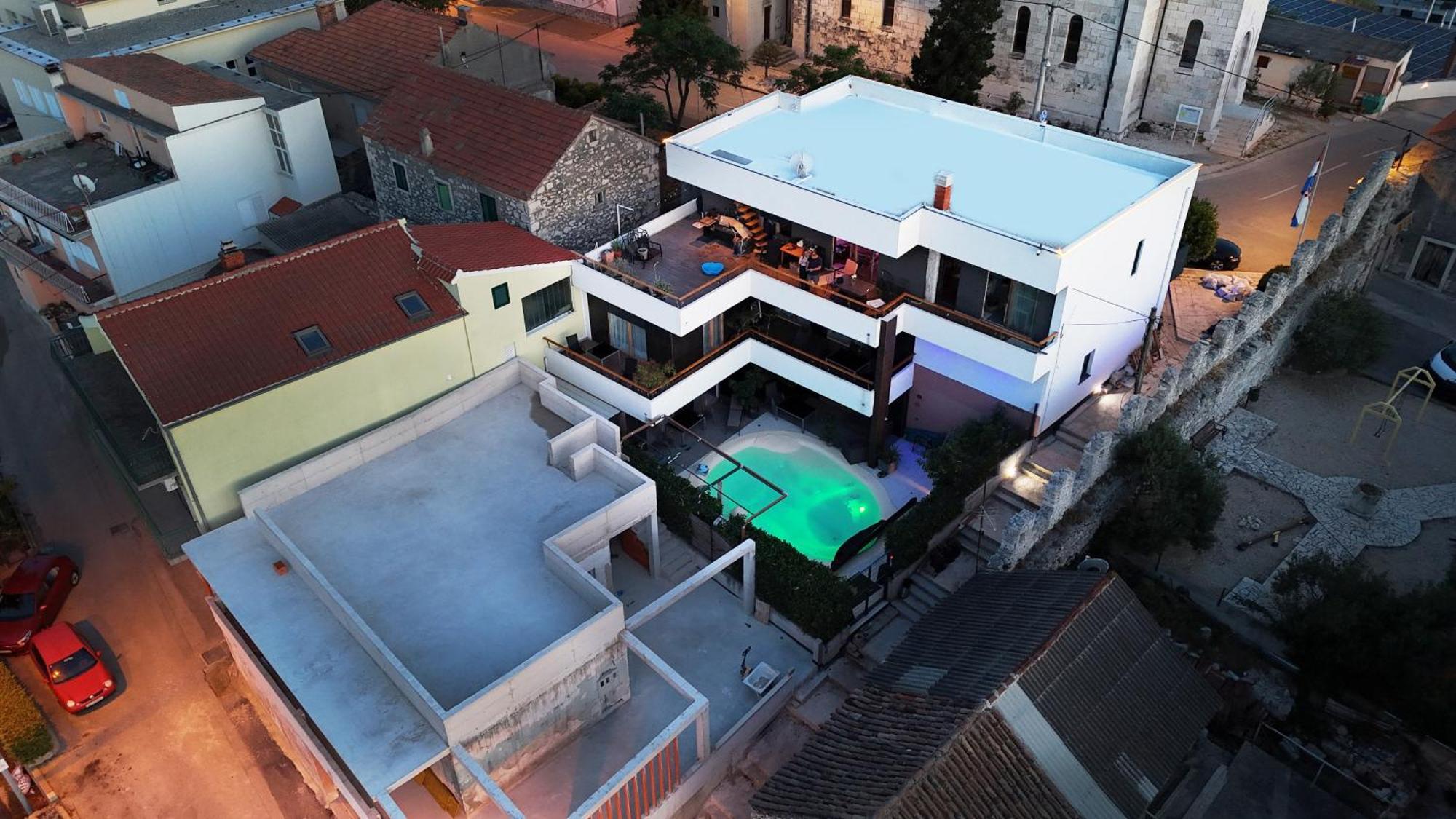 Basic Mansion + Ξενοδοχείο Σίμπενικ Εξωτερικό φωτογραφία